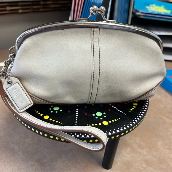 Coach Handbags - Coach Vintage Kisslock White Wristlet EUC